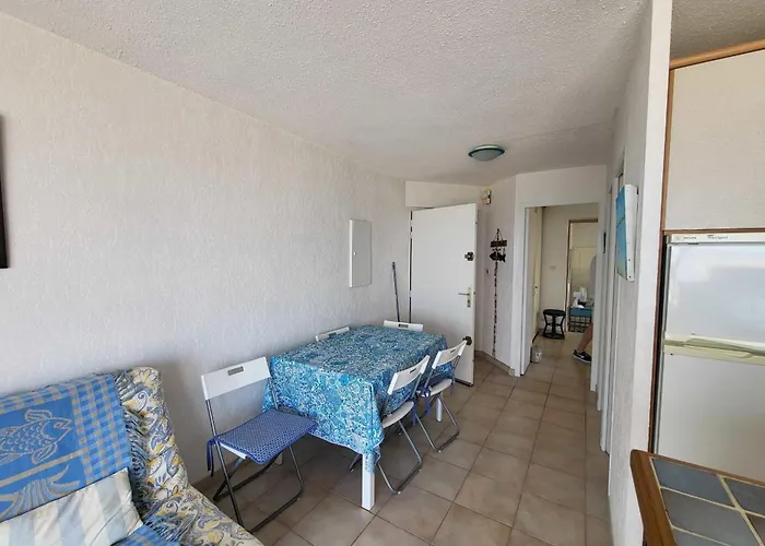 Апартаменты Cosy Nest With Terrace And Sea View *